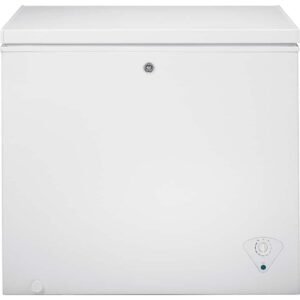 GE - 7.0 Cu. Ft. Garage-Ready Chest Freezer - White